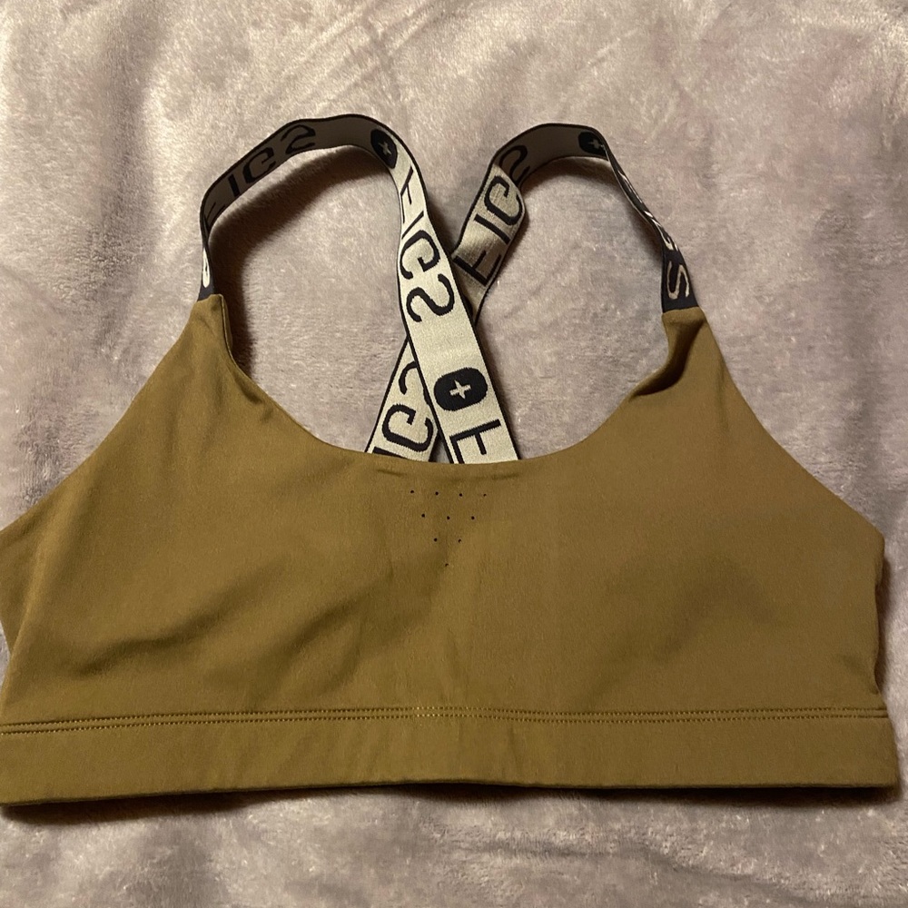 Figs padded sports bra